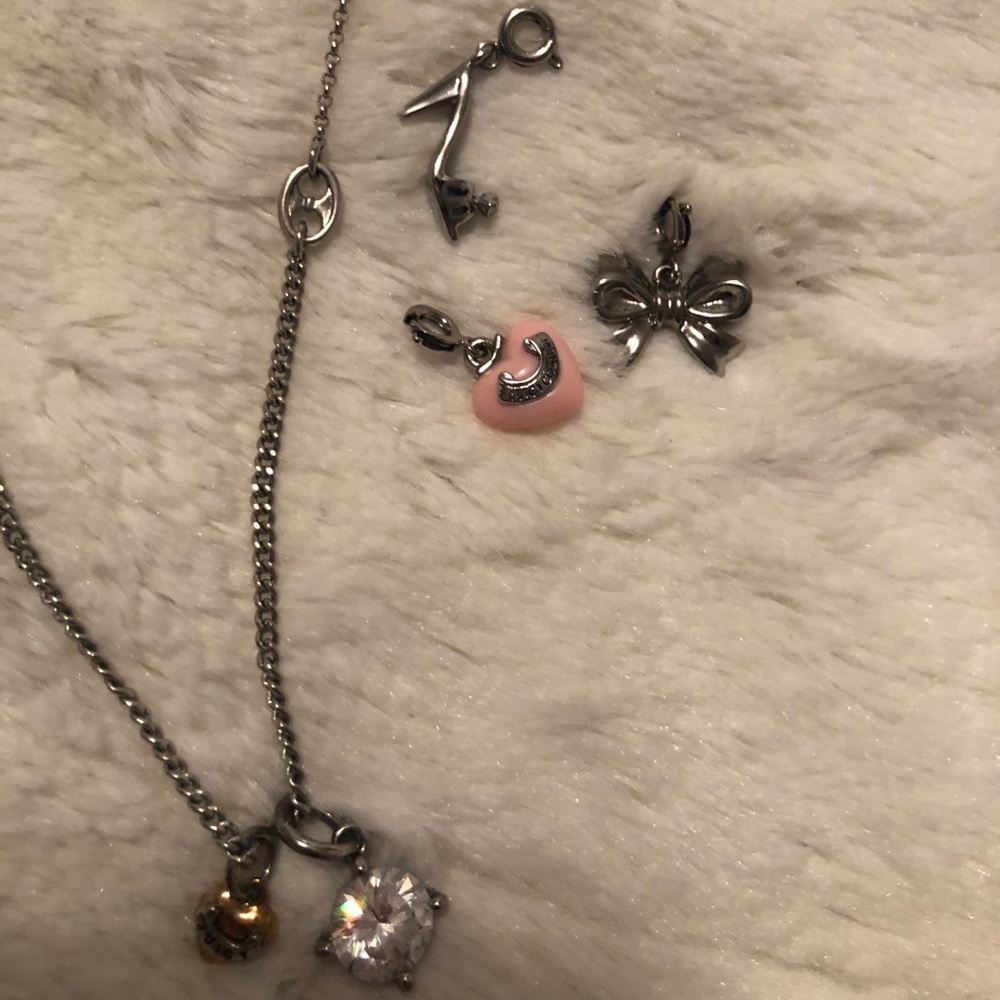 JUICY COUTURE NECKLACE WITH 3 ADD ON CHARMS